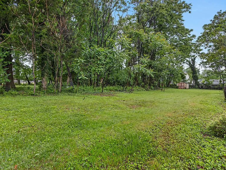 322 Howard Ave — Photo 37