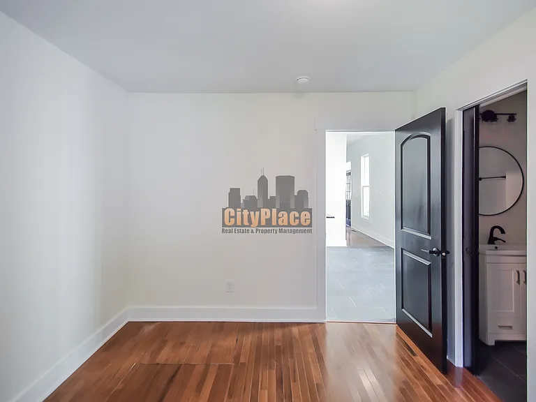 843 N Park Ave — Photo 12