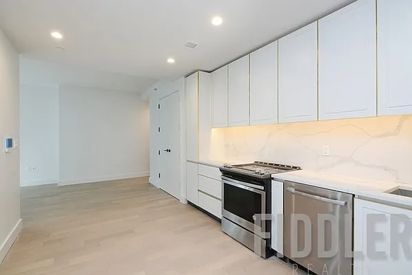 Rented by EXR | media 19