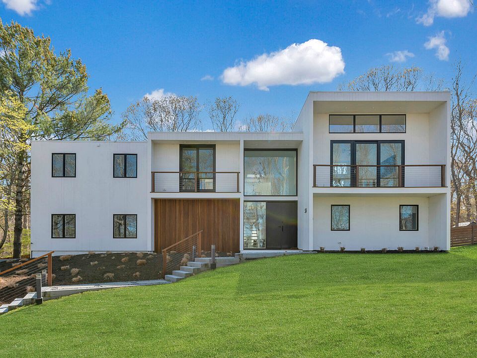 1st image of 55 Hedges Banks Dr