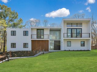 55 Hedges Banks Dr, East Hampton, NY 11937