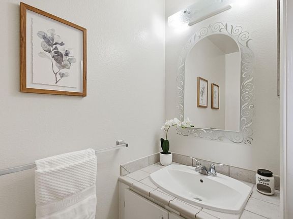 5th image of 2712 Meath Dr