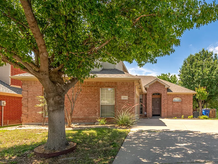 1808 Melton Dr — Photo 2