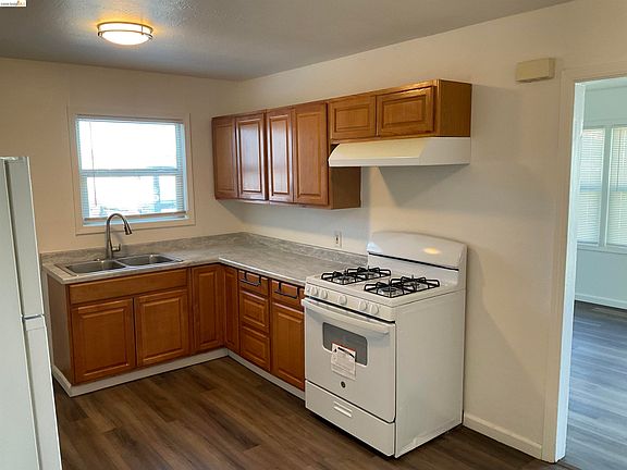 2nd image of 1118 Maple St