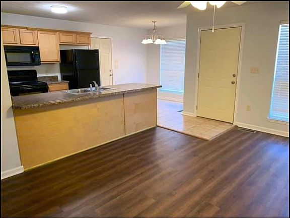2nd image of 104 Weston Cir