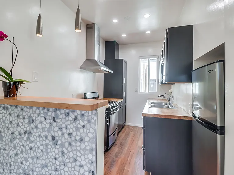 2455 Union St — Photo 1