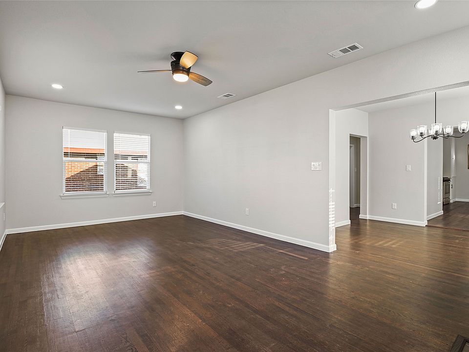 1st image of 820 W College St