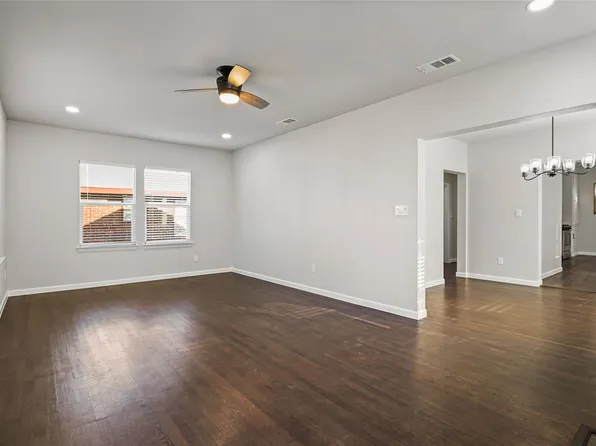 820 W College St, Sherman, TX 75092