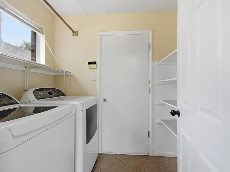 1806 Carriage Hills Trl — Photo 15