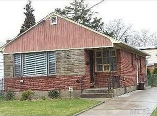 235 Emory Rd, Mineola, NY 11501