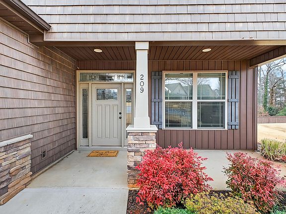 4th image of 209 Braley Ct