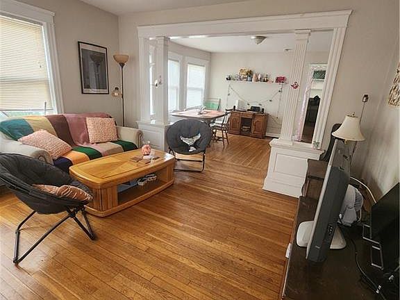 4th image of 45 E George St