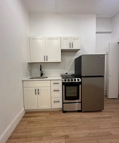 246 W 4th St #2R — Photo 5