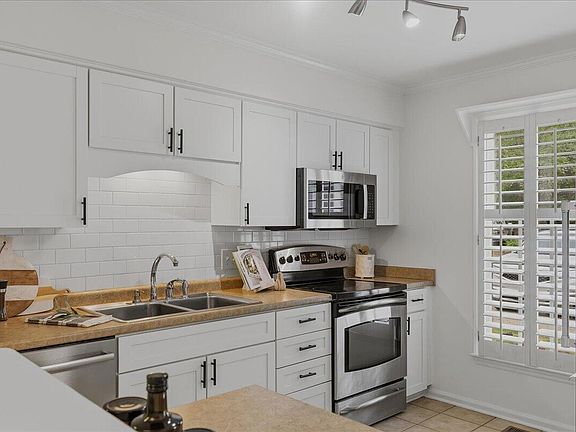 5th image of 2834 Wayland Dr
