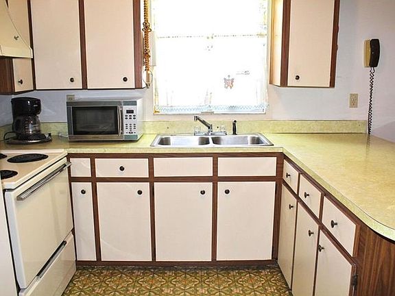 5th image of 630 Lyle Ave