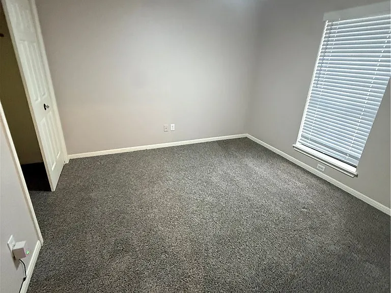 7649 Dallas St — Photo 19
