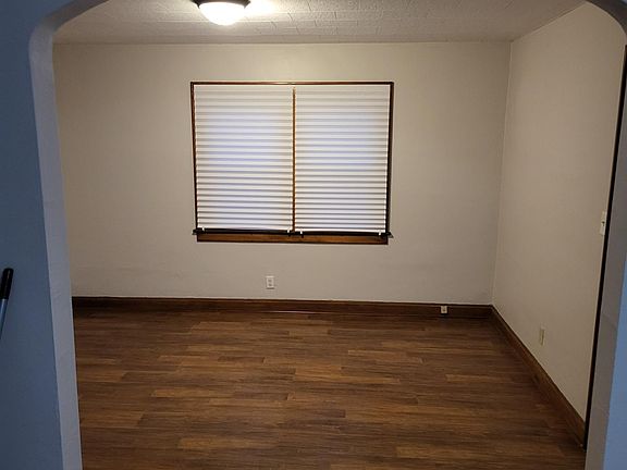4th image of 490 Townsend Ave