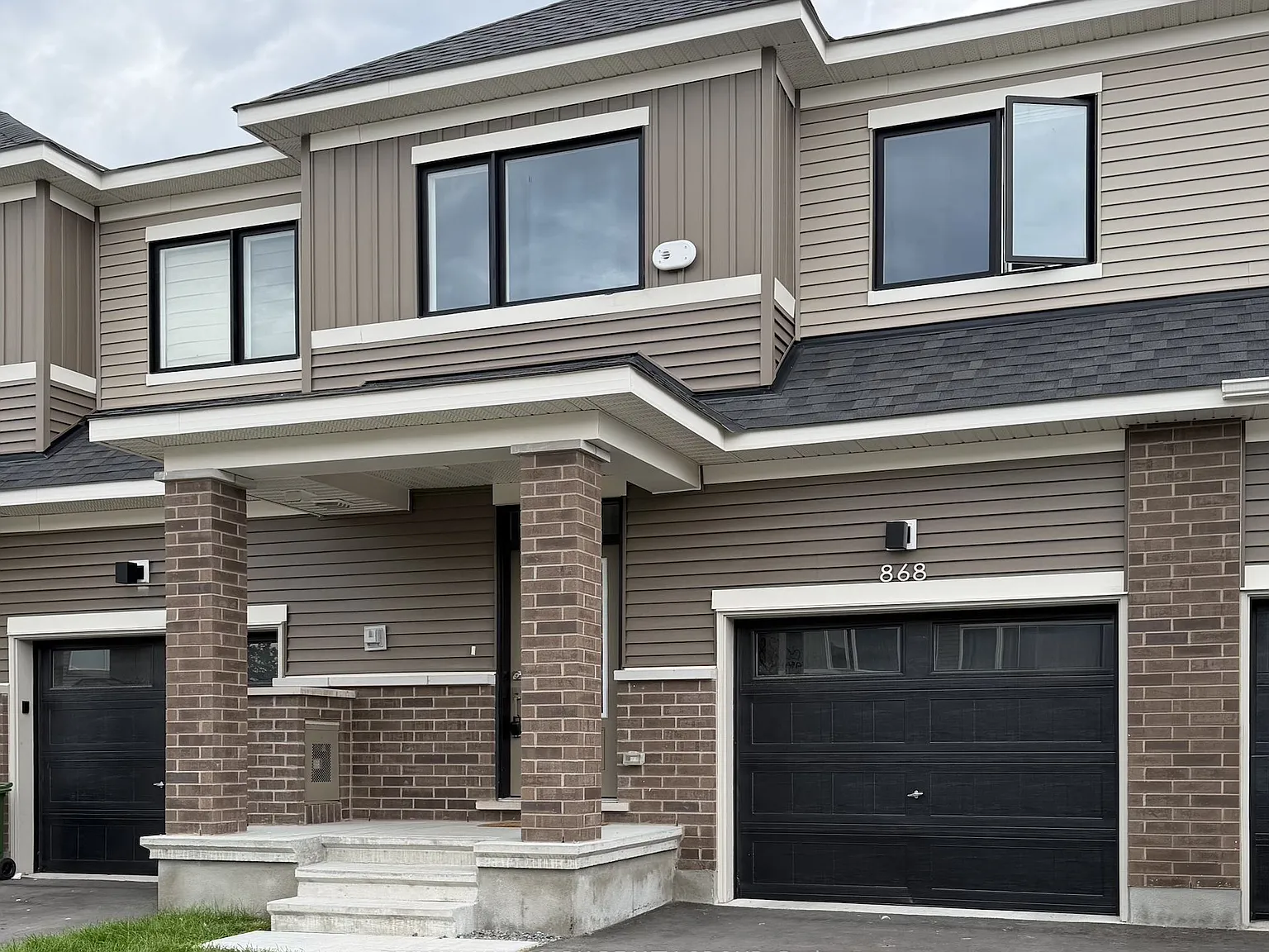 3 bed, $2,700 — Photo 2