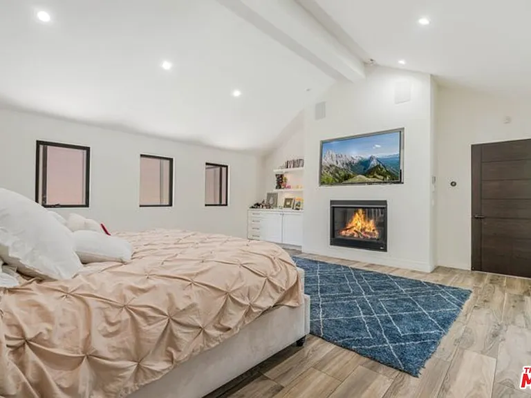 17520 Embassy Dr — Photo 36