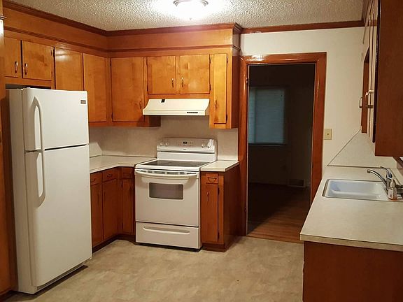 2nd image of 206 Harmony St