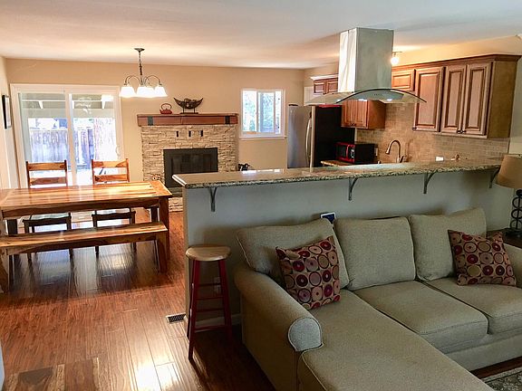 3rd image of 3371 Janet Dr