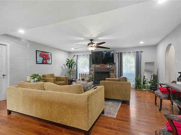 5th image of 3516 Pecan Dr