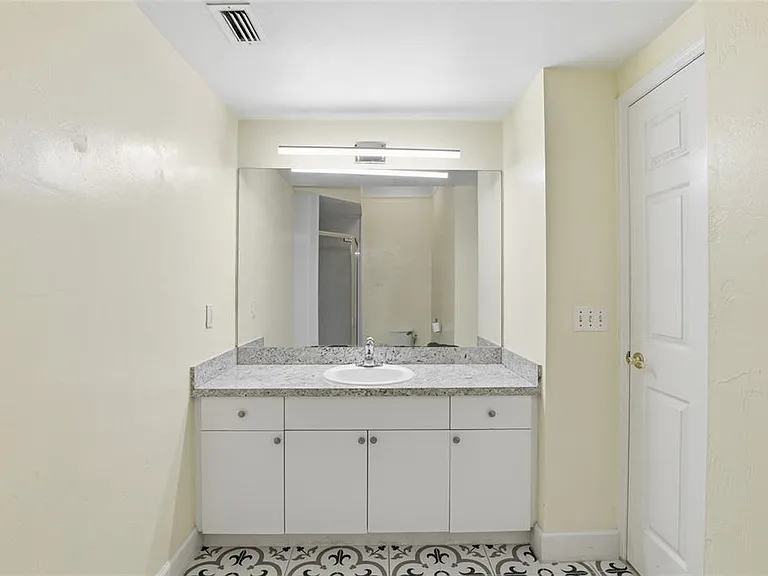 510 NW 50th Blvd #510 — Photo 22