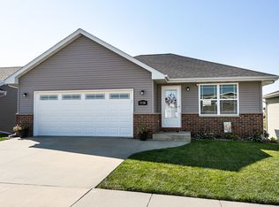 7730 S Westbrook Dr, Dubuque, IA 52002