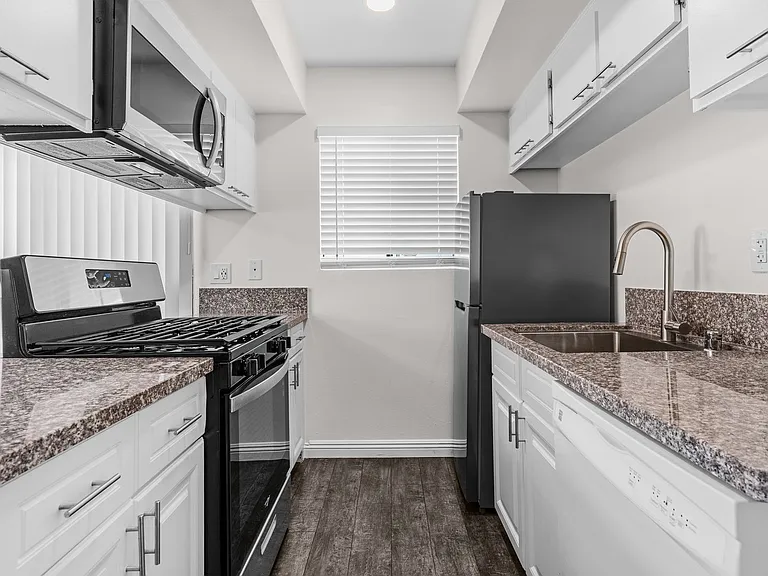 1168 E 10th St #224B — Photo 6