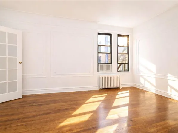 3096 Brighton 06th Street image 1 of 10