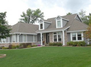 N62W13584 Sunburst Dr, Menomonee Falls, WI 53051