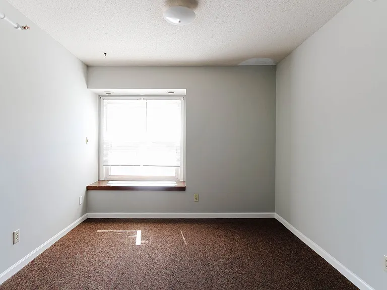 1712 W University Ave — Photo 7