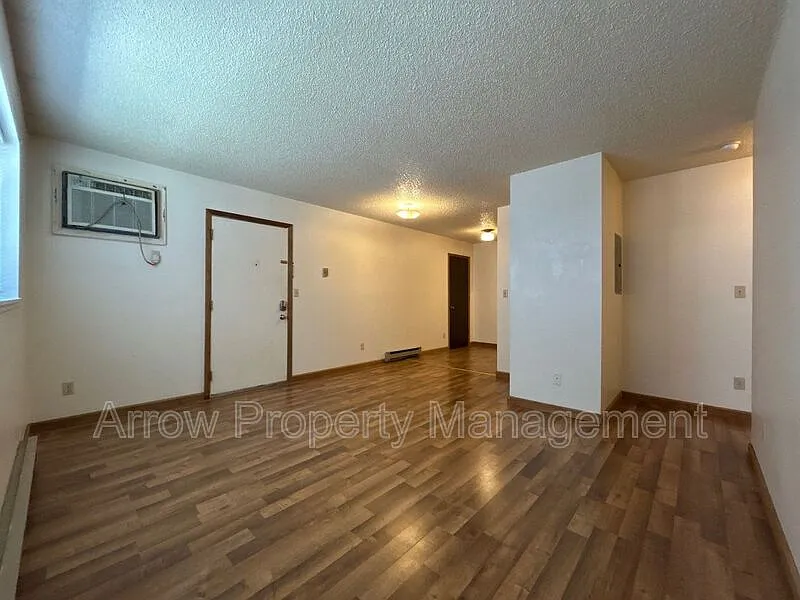 Building Photo - 910 E E St #C