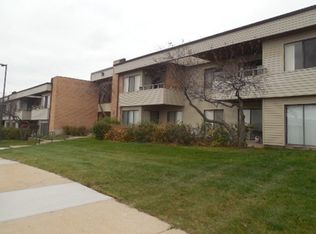 980 N Countryside Dr UNIT 101, Palatine, IL 60067