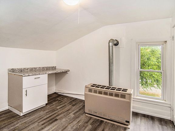 4th image of 576 Houston Ave #1-2