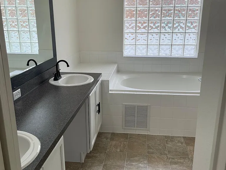 658 Sierra Cir — Photo 7