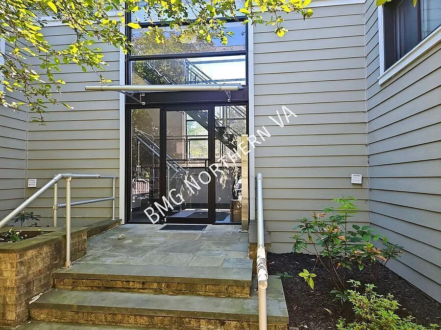 Building Photo - 1127 N Stuart St #1