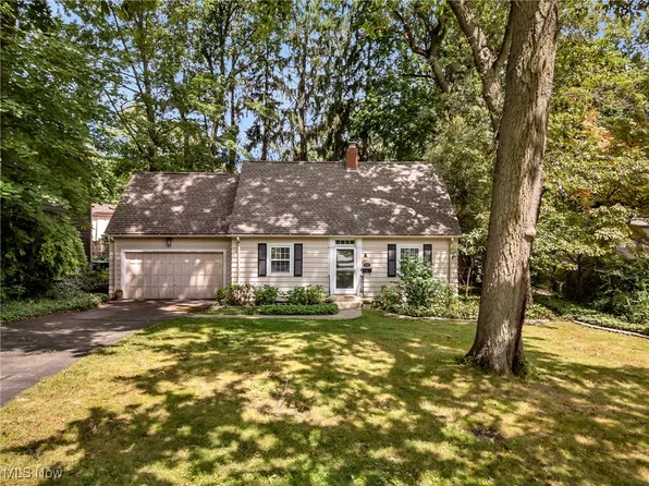 2891 Lee Rd, Stow, OH 44224