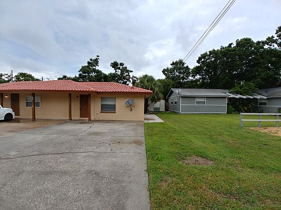 2nd image of 900 Hawkins St #B