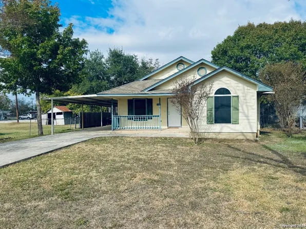 106 E SEGUIN ST, Marion, TX 78124