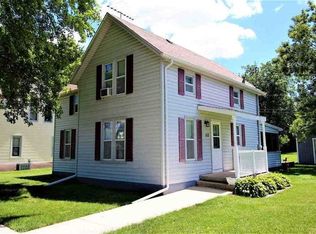 102 E Sycamore St, Dunkerton, IA 50626