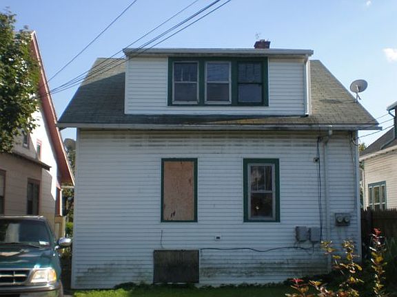 5th image of 140 Stockbridge Ave