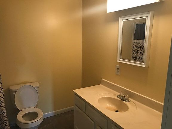 5th image of 22 Leggett Ave