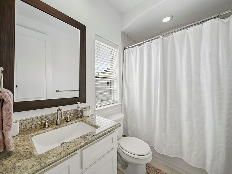 9435 London Bridge Sta — Photo 17
