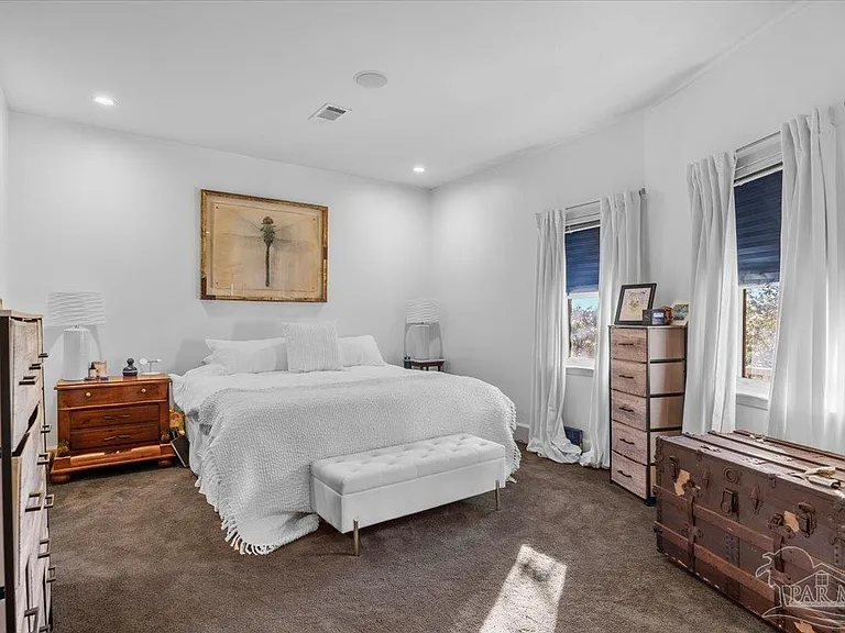 214 W La Rua St — Photo 14