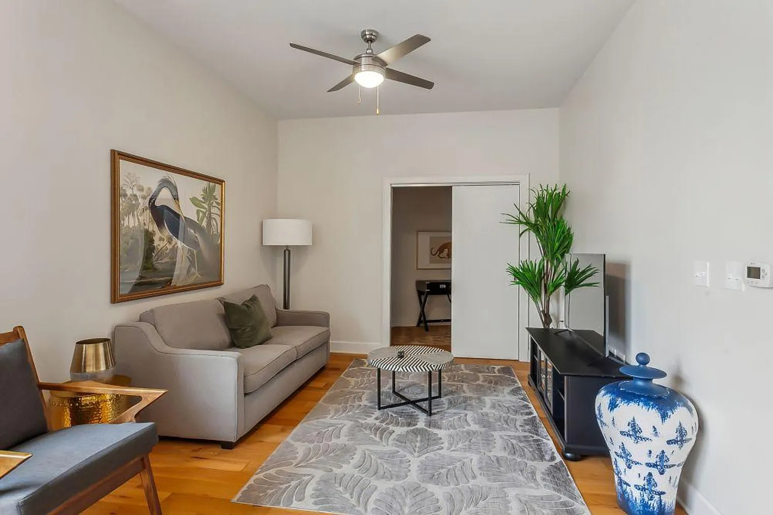 1 bed, 1.0 bath, 721 sqft, $4,282 — Photo 2