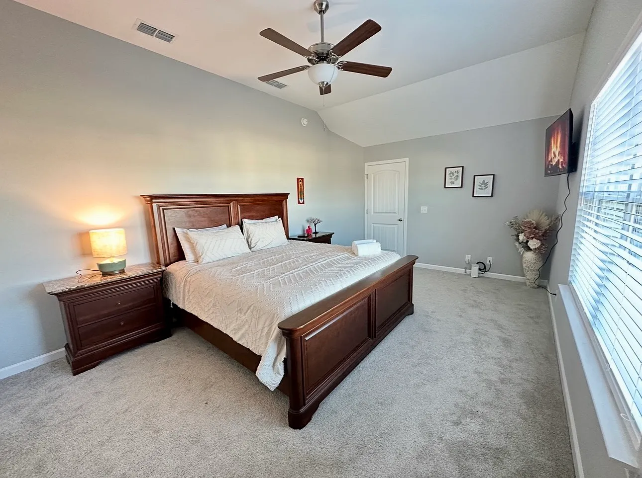 4 bed, 2.5 bath, 2312 sqft, $3,000 — Photo 4