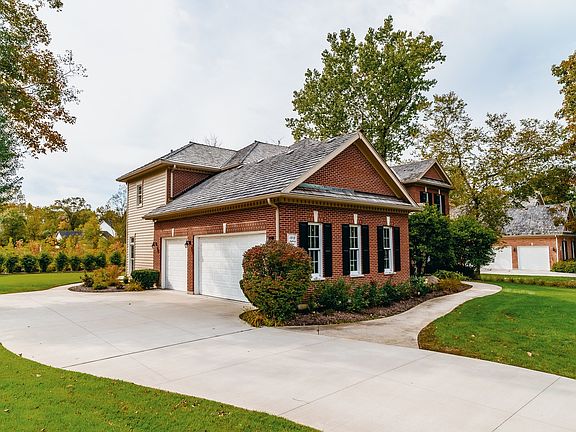 3rd image of 1213 Ashbury Ln