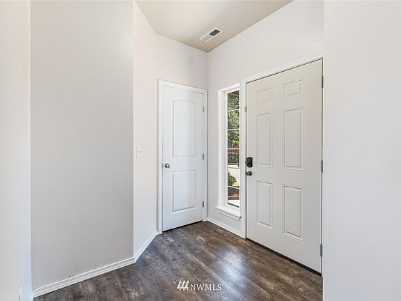 4th image of 1215 E 51st St