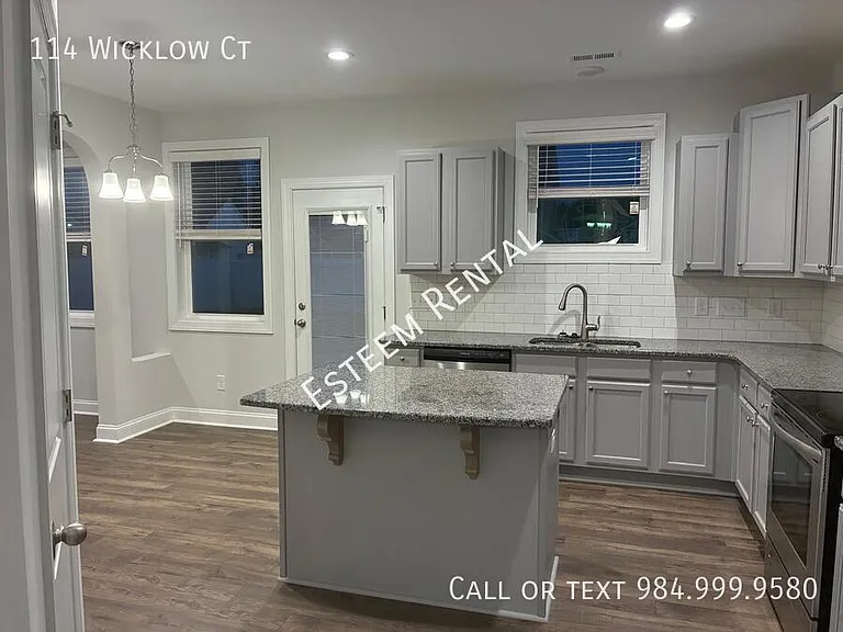 114 Wicklow Ct — Photo 7